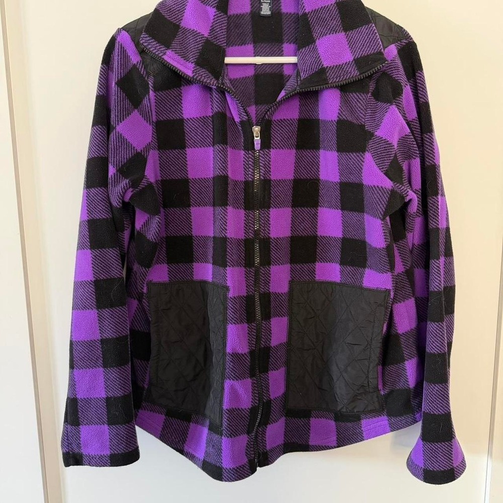 Chaps purple/black plaid fleece jacket with quilted pockets. Size XL